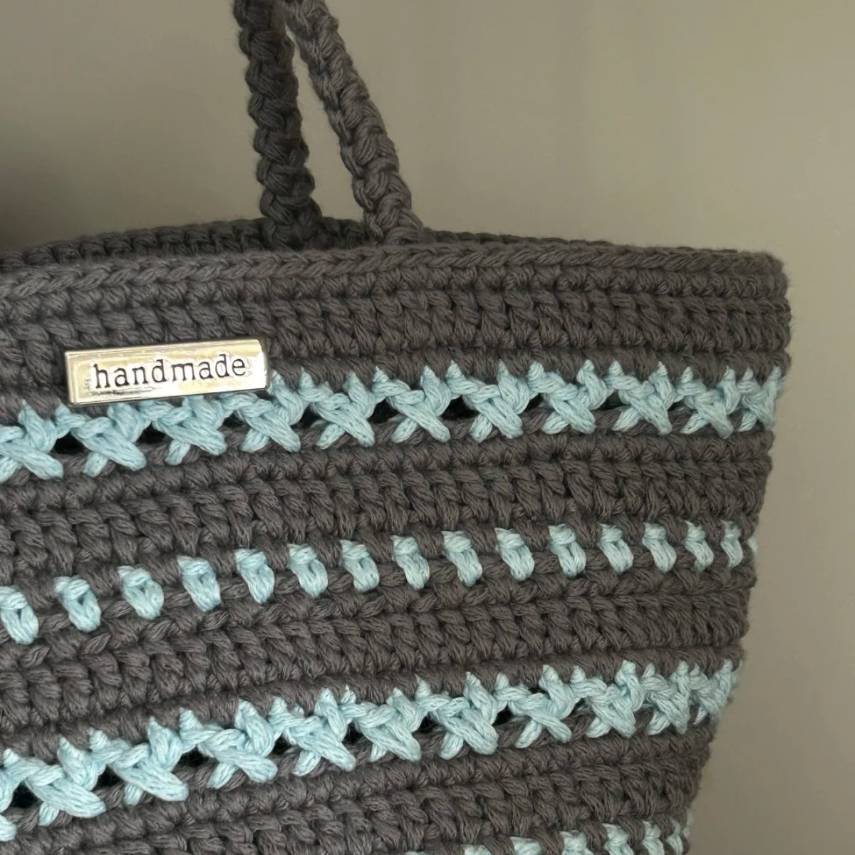 【手編みキット】綿100% 大人カラーのマルシェバッグ|ブルーグレー|ボトルホルダーにもなるデイジーチャーム付き|編み方動画付き