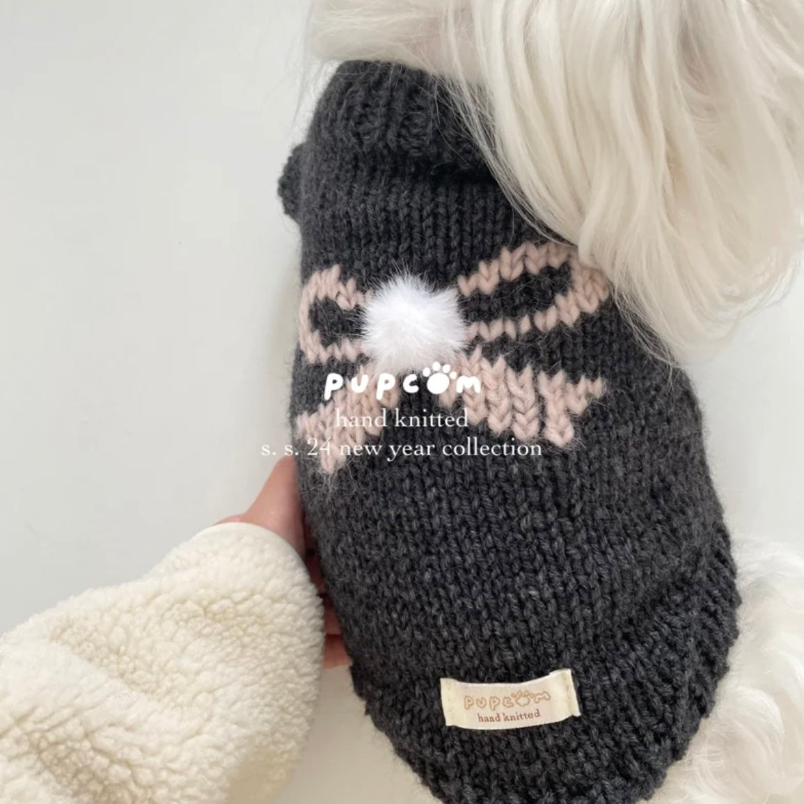 ほしあみ × 英国ブランド Pupcom コラボ 犬服 「Black x pink リボン」 手編みニット ハンドメイド ペット服 冬用 ギフト向け