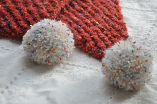 【毛糸キット】冬色のハーモニーショール|赤×白の優しい配色で楽しむ手編みキット|クリスマス・冬のおでかけ・新年コーデに