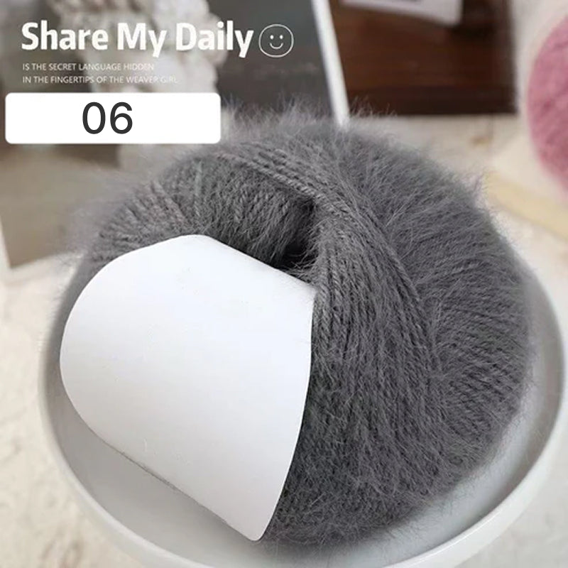 Snow Fur Yarn（スノーファーヤーン）100g｜雪のようなふわふわ感｜全27色 単色ファー毛糸｜マフラー・帽子・スヌード・編みぐるみ向け｜全27色