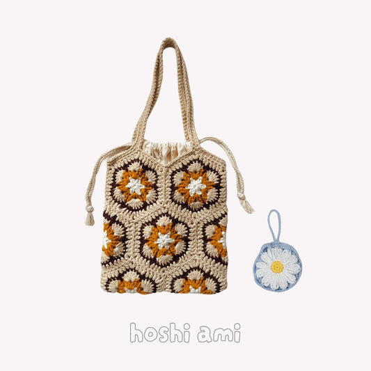 【手編みキット】六角花バッグ｜花モチーフのグラニースクエアバッグ｜ボトルホルダーにもなるデイジーチャーム付き｜初心者向け｜編み方付き