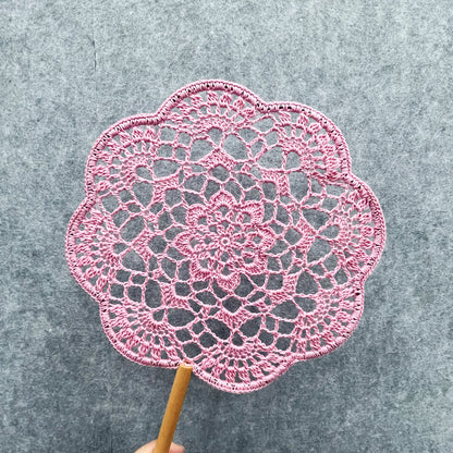 【手編みキット】Ami Uchiwa（あみうちわ）｜レースシリーズ｜毛糸で作る編みうちわ｜花びら型フレーム付き｜ドイリーのような繊細なレース模様｜100％コットン｜編み図付き（一部動画あり）