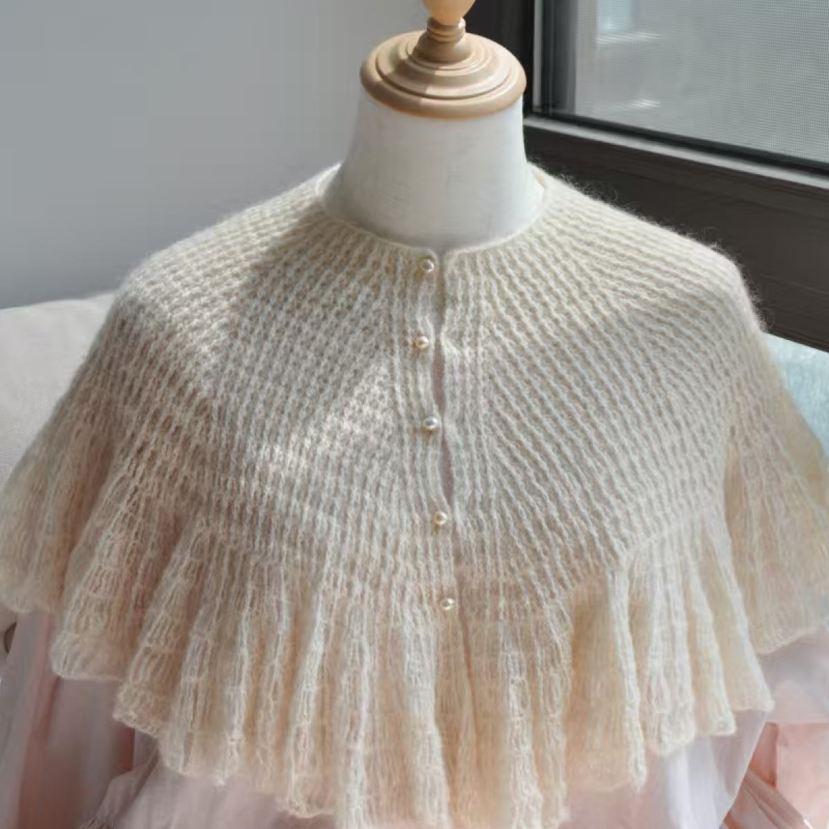 アルベロベロ かぎ編みモチーフが可愛い羽織り 7分袖 美品 手編みキット】花の雫｜モヘア付け襟＆花ブローチセット｜前後2way
