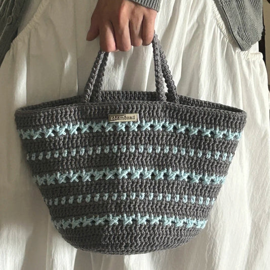 【手編みキット】綿100％ 大人カラーのマルシェバッグ｜ブルーグレー｜ボトルホルダーにもなるデイジーチャーム付き｜編み方動画付き