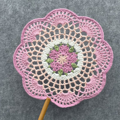 【手編みキット】Ami Uchiwa（あみうちわ）｜桜シリーズ｜毛糸で作る桜の編みうちわ｜花びら型フレーム付き｜繊細なレース編み｜編み図＋編み動画付き