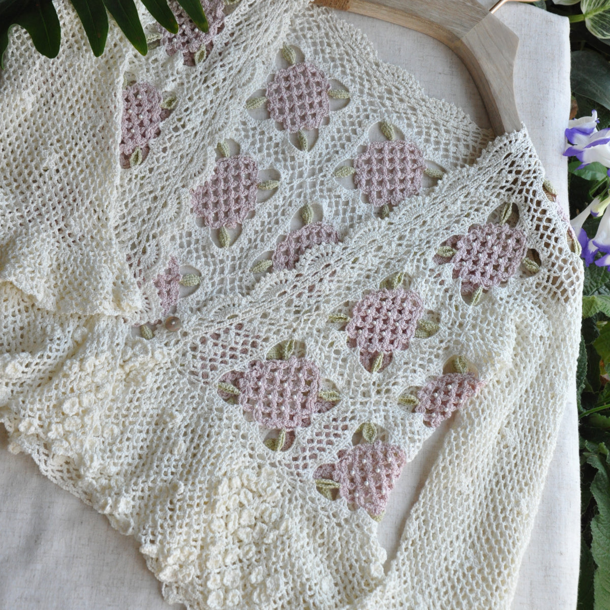【手編みキット】Ajisai Cardigan（紫陽花カーディガン）｜紫陽花モチーフのかぎ針編み｜透かし編み×フリル｜レトロ・大人可愛い｜全7色・4サイズ｜編み図・動画付き