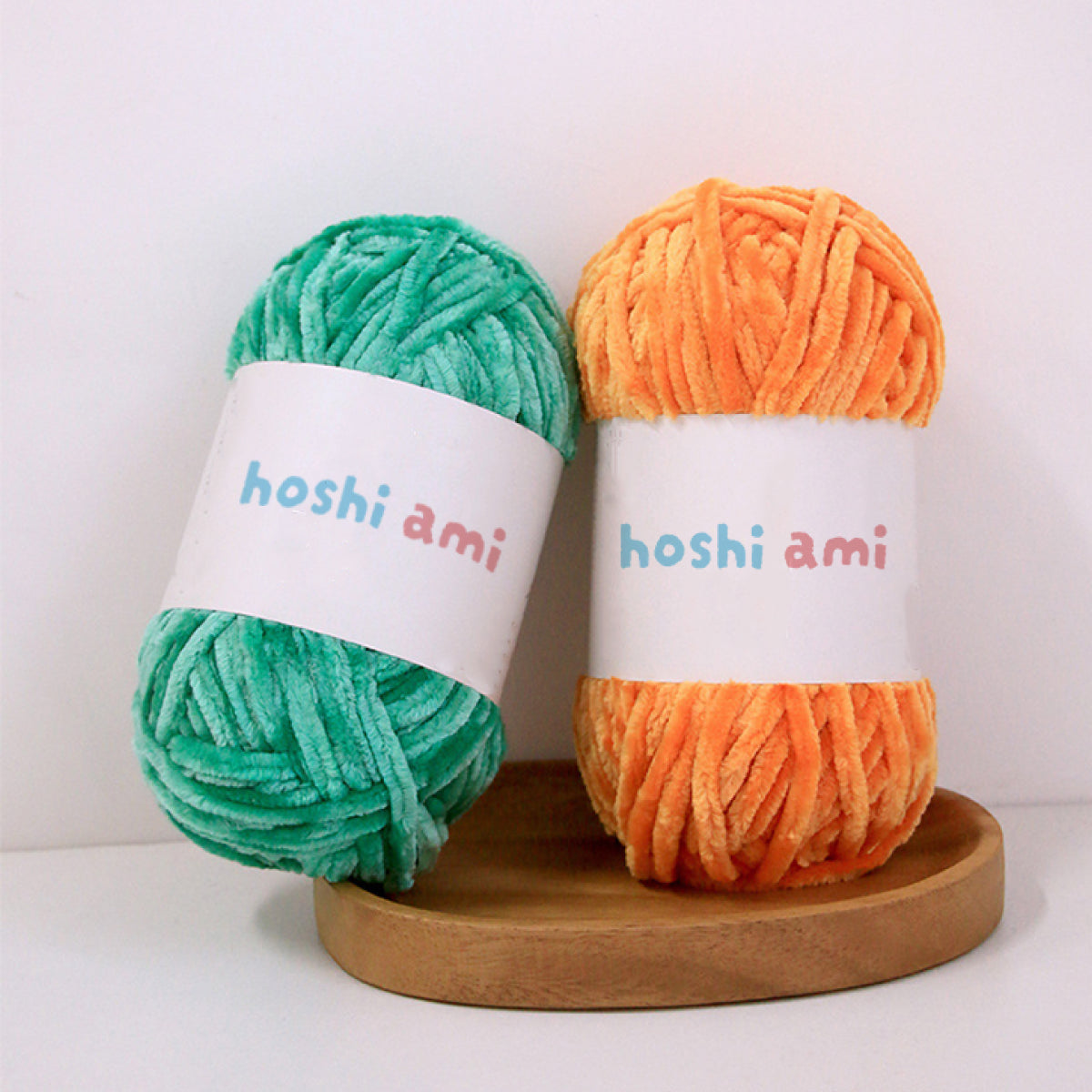 Moco Velvet Yarn（モコベルベットヤーン）100g｜シェニール・モールヤーン｜ベルベットのような艶感の毛糸｜秋冬小物・あみぐるみに｜全50色