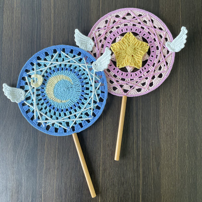 【手編みキット】Ami Uchiwa（あみうちわ）｜星月シリーズ｜毛糸で編む星と月のうちわ｜丸型フレーム付き｜繊細な透かし編み｜編み図＋編み動画付き