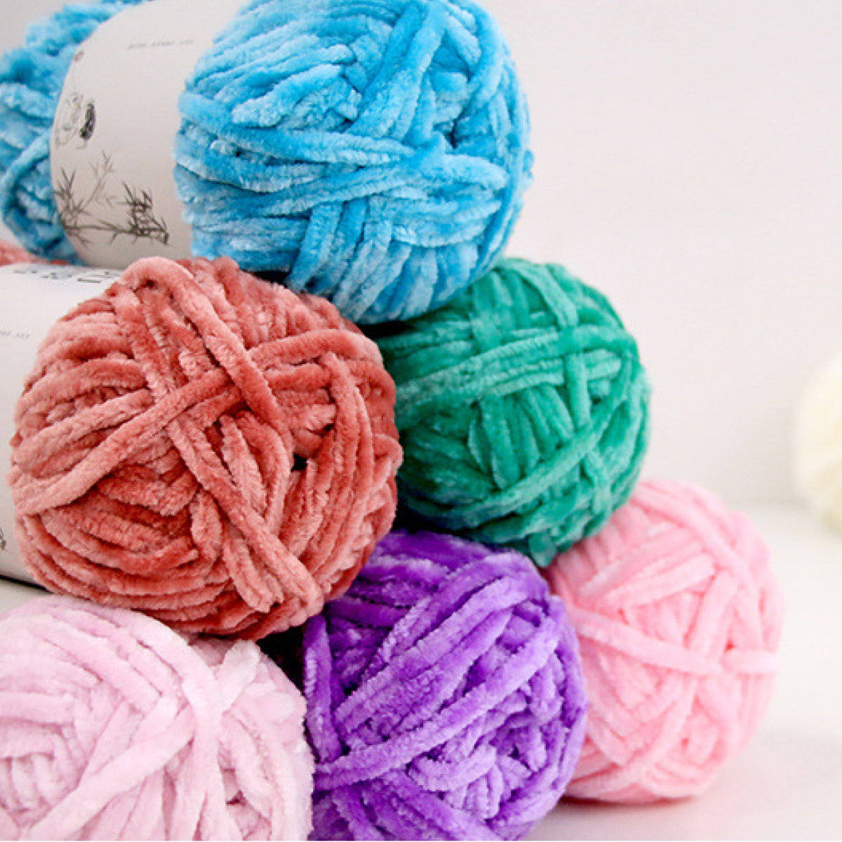 Moco Velvet Yarn（モコベルベットヤーン）100g｜シェニール・モールヤーン｜ベルベットのような艶感の毛糸｜秋冬小物・あみぐるみに｜全50色