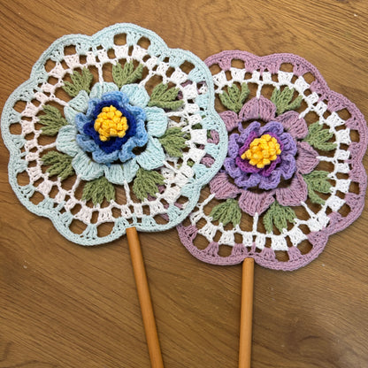 【手編みキット】Ami Uchiwa（あみうちわ）｜椿シリーズ｜毛糸で作る編みうちわ｜花びら型フレーム付き｜立体的な椿モチーフ｜編み動画付き