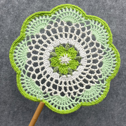 【手編みキット】Ami Uchiwa（あみうちわ）｜桜シリーズ｜毛糸で作る桜の編みうちわ｜花びら型フレーム付き｜繊細なレース編み｜編み図＋編み動画付き