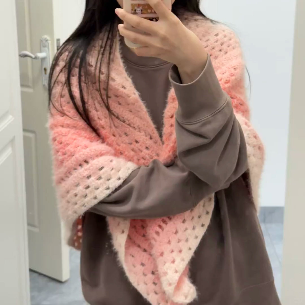 手編みキット】ロングファーヤーンのショール｜グラデーション毛糸2玉