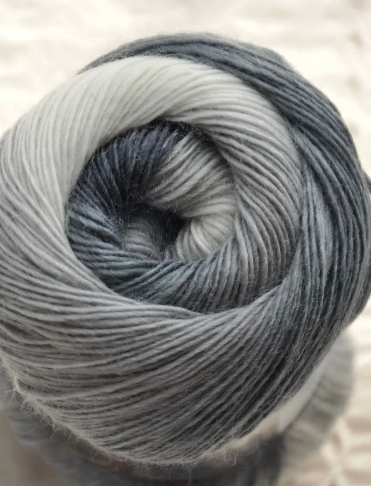 【100g】段染めウールSerenade（セレナーデ ）｜幻想的なグラデーション｜手紡ぎ風シングルツイスト｜ショール・ウェアに